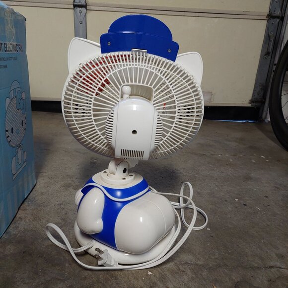 Vintage 1976 2005 Sanrio Hello Kitty Fan with Detachable Bow and Hat Sailor - Picture 3 of 5